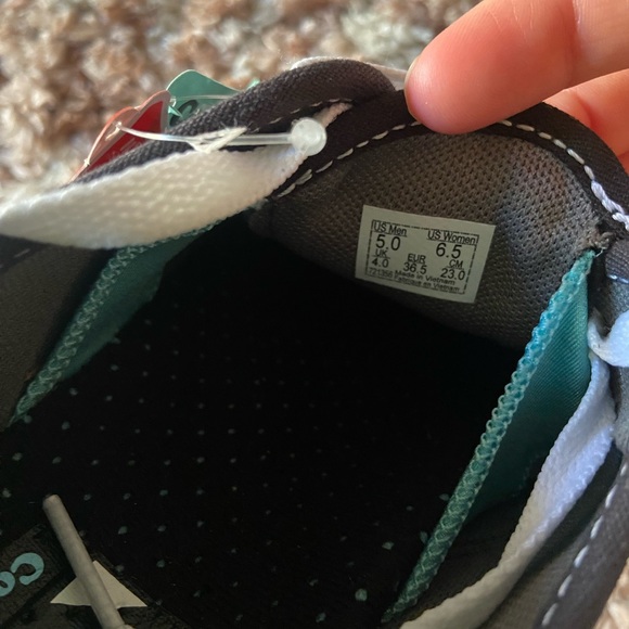 Comfy Cush Old Skool in Black & White New with tags & box Women’s 6.5, Men’s 5 - Picture 2 of 4